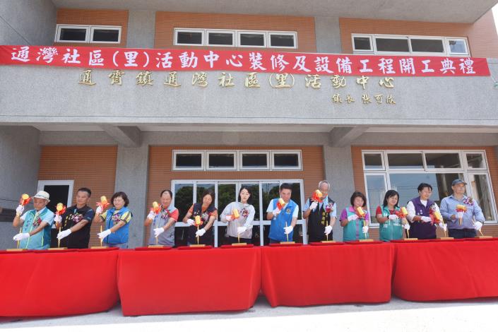 01縣府-縣長偕鎮長與來賓敲金磚象徵動土DSC_7148.JPG