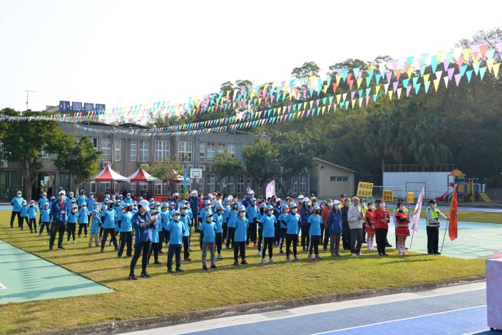 縣府2-僑樂國小慶祝62週年校慶，並啟用新跑道，社區居民也一起同樂.JPG