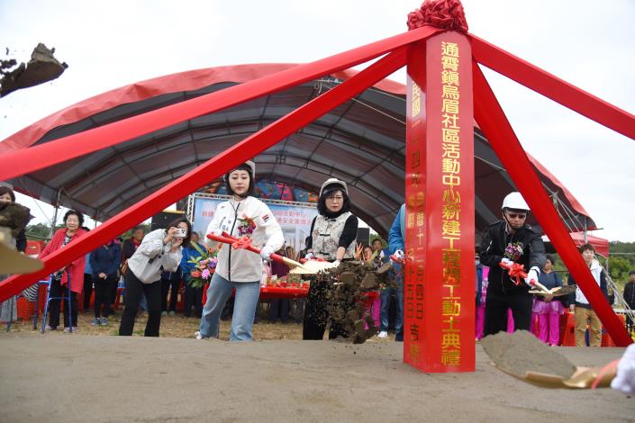 01縣府-副縣長邱俐俐主持動土儀式DSC_2057.JPG