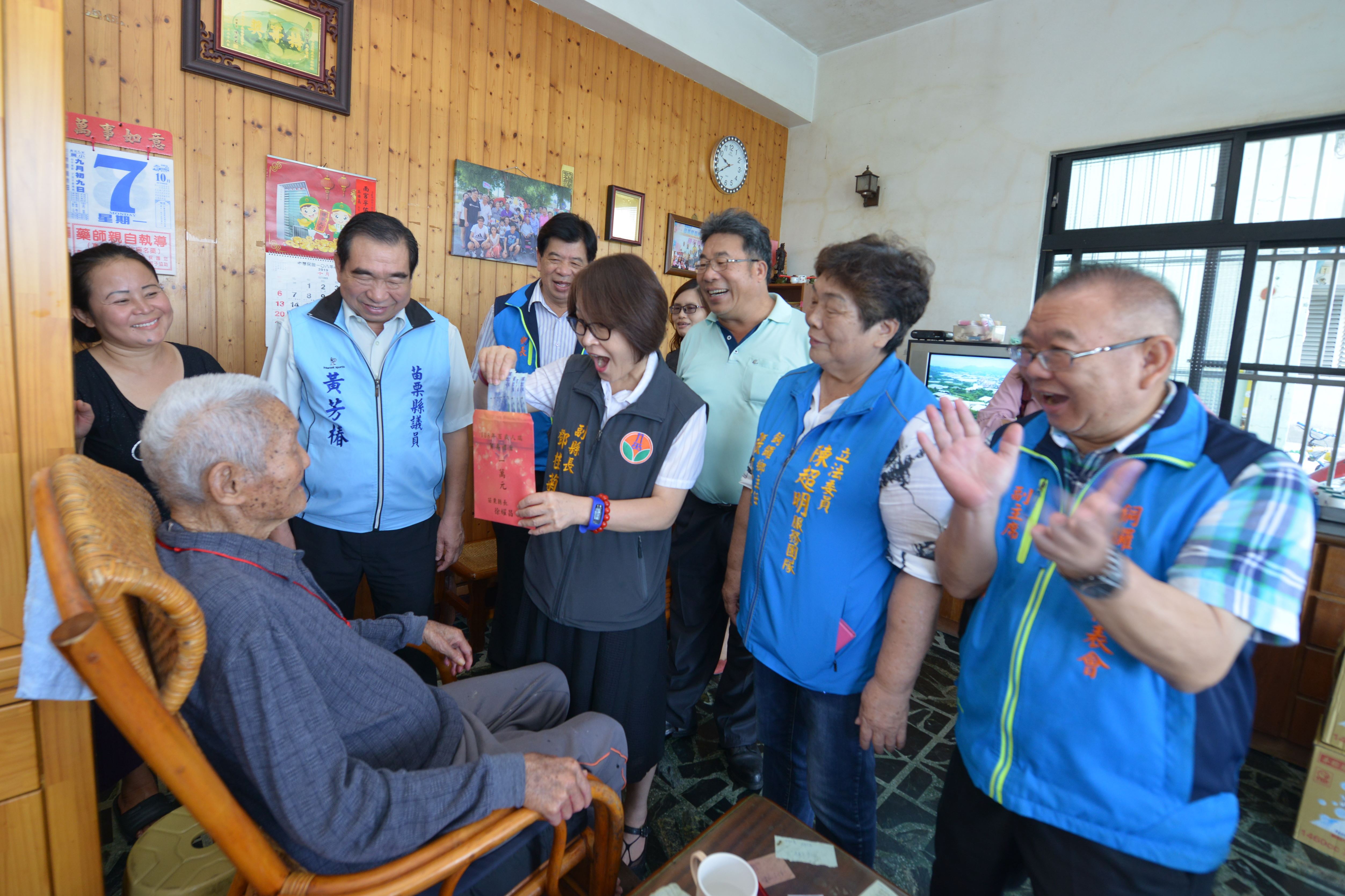 07C副縣長慰訪人瑞張阿旺.JPG