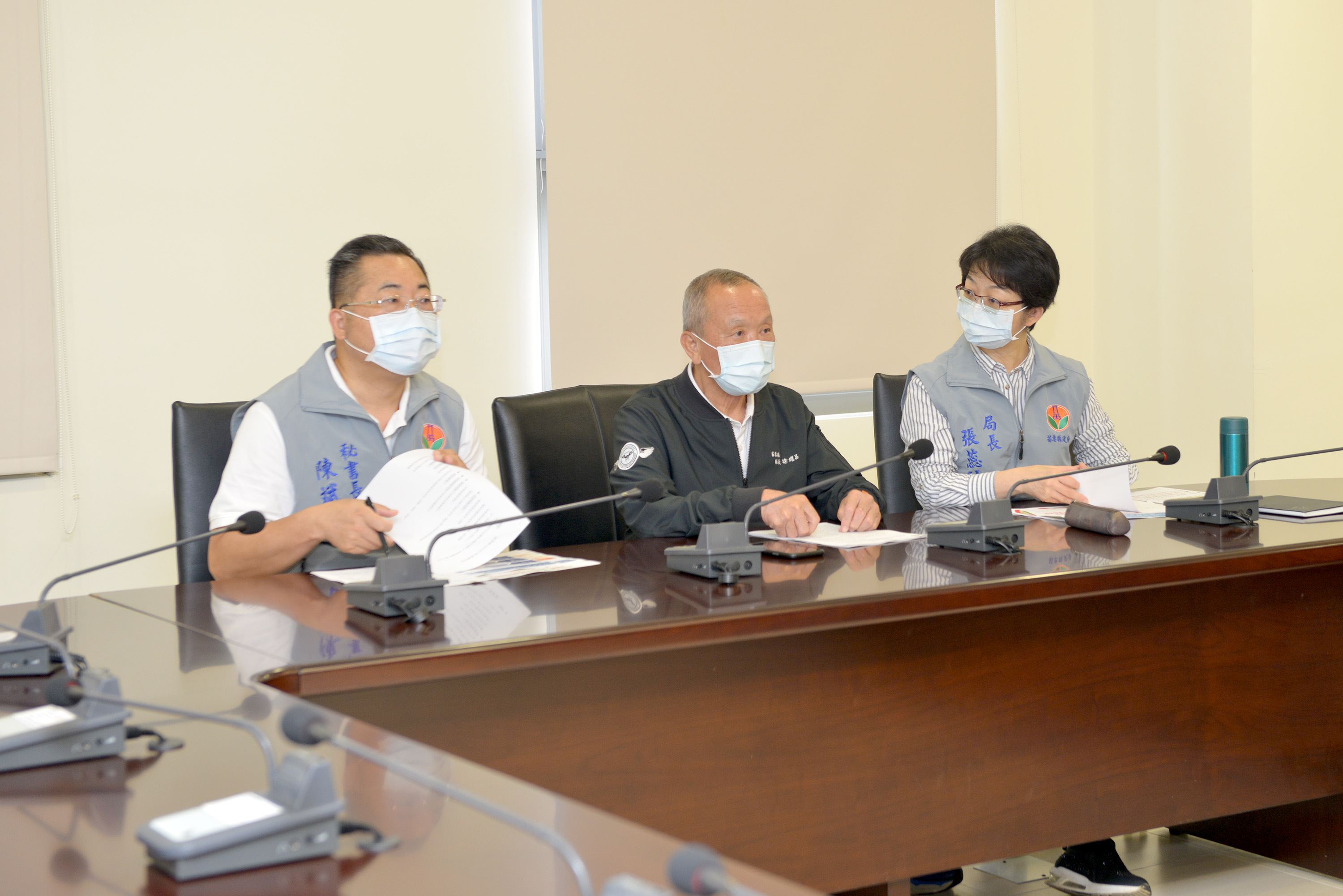 縣府2-縣長出席0515CDC新冠肺炎防疫措施調整與地方討論會議.JPG