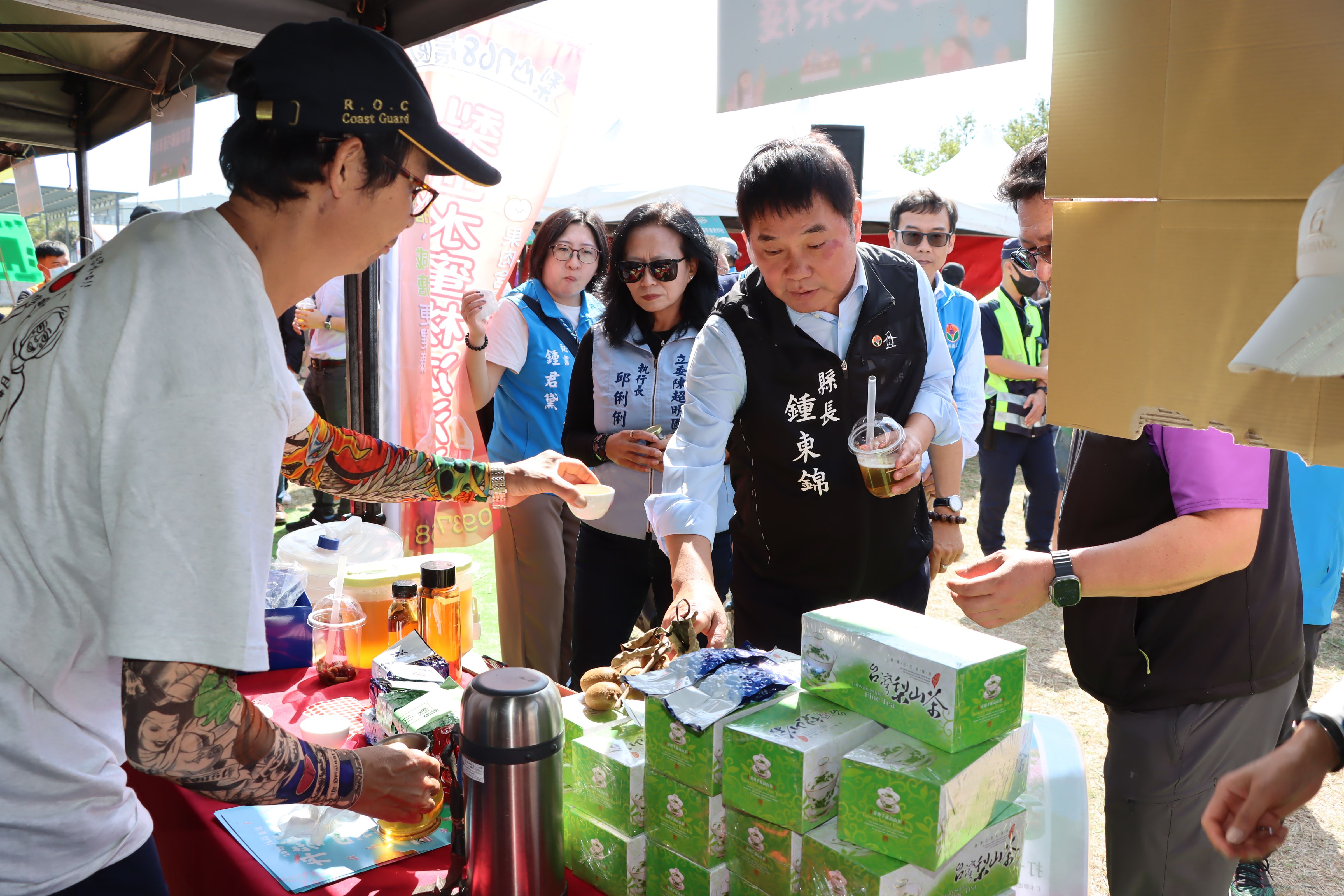 10縣府─參觀展售攤位IMG_8277.JPG