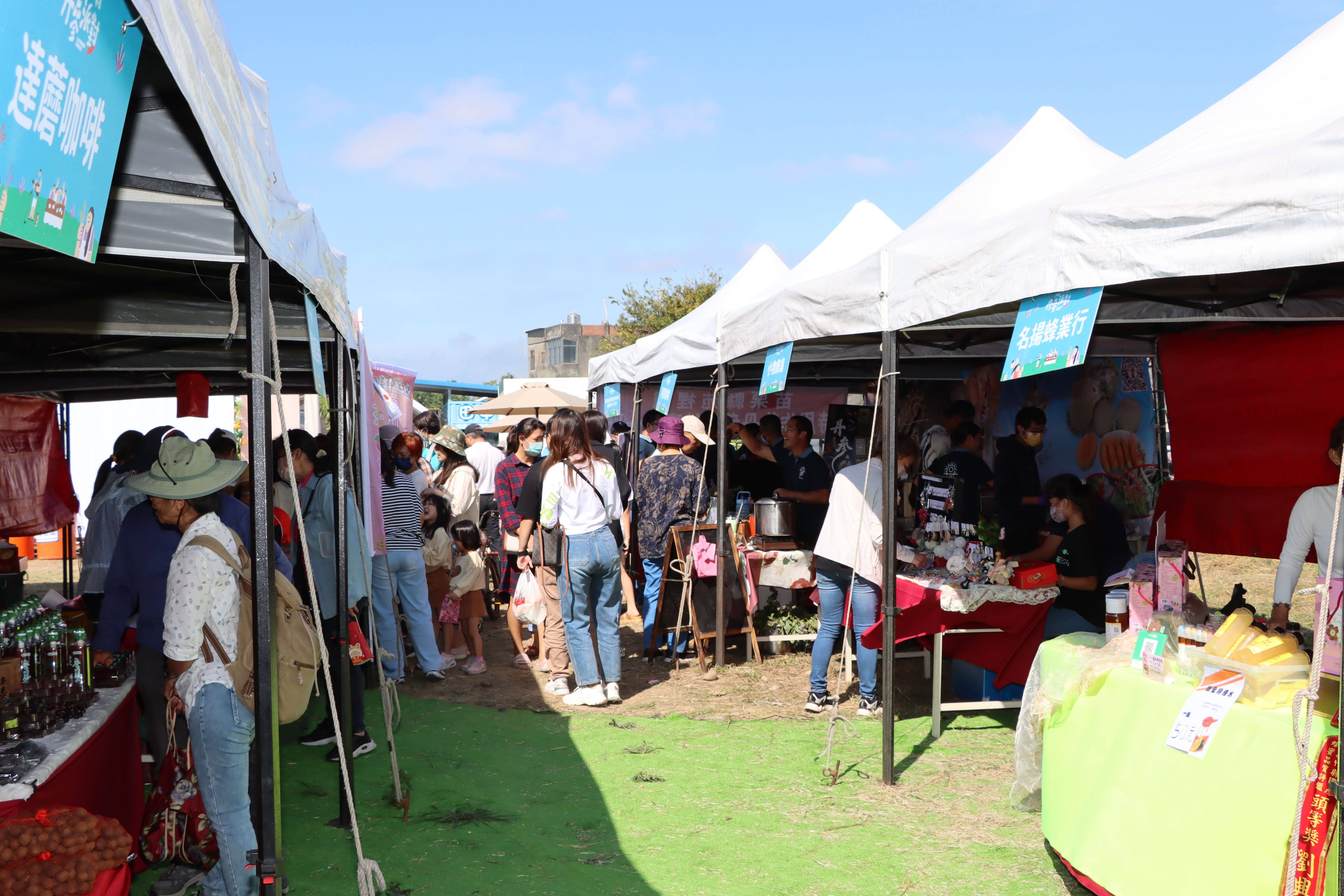 5縣府─農夫市集吸引人潮IMG_8126.JPG