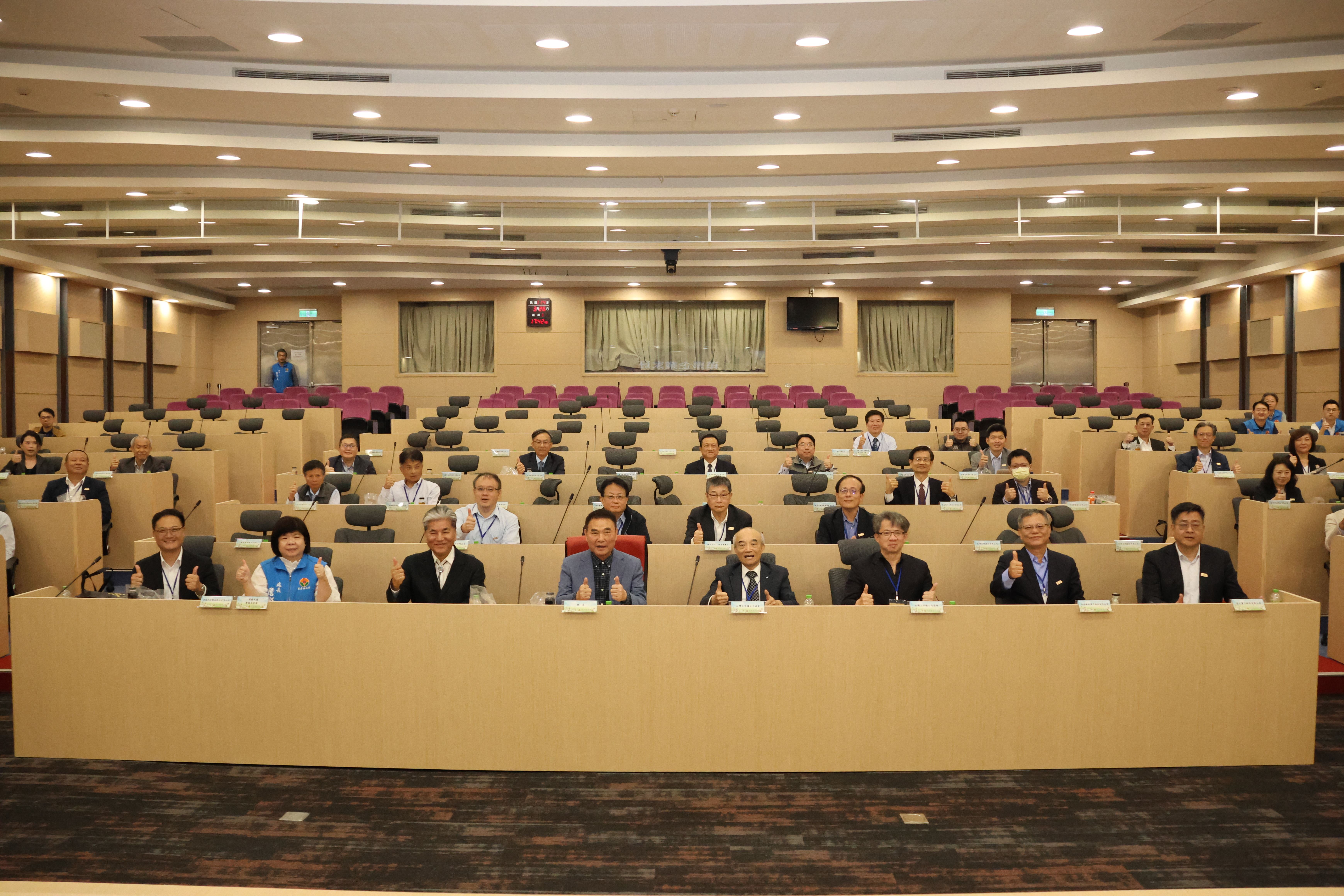 1縣府-「苗栗企業家班社團負責人研討會」登場.JPG