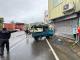 車輛不明原因自撞民宅  新聞圖片4
