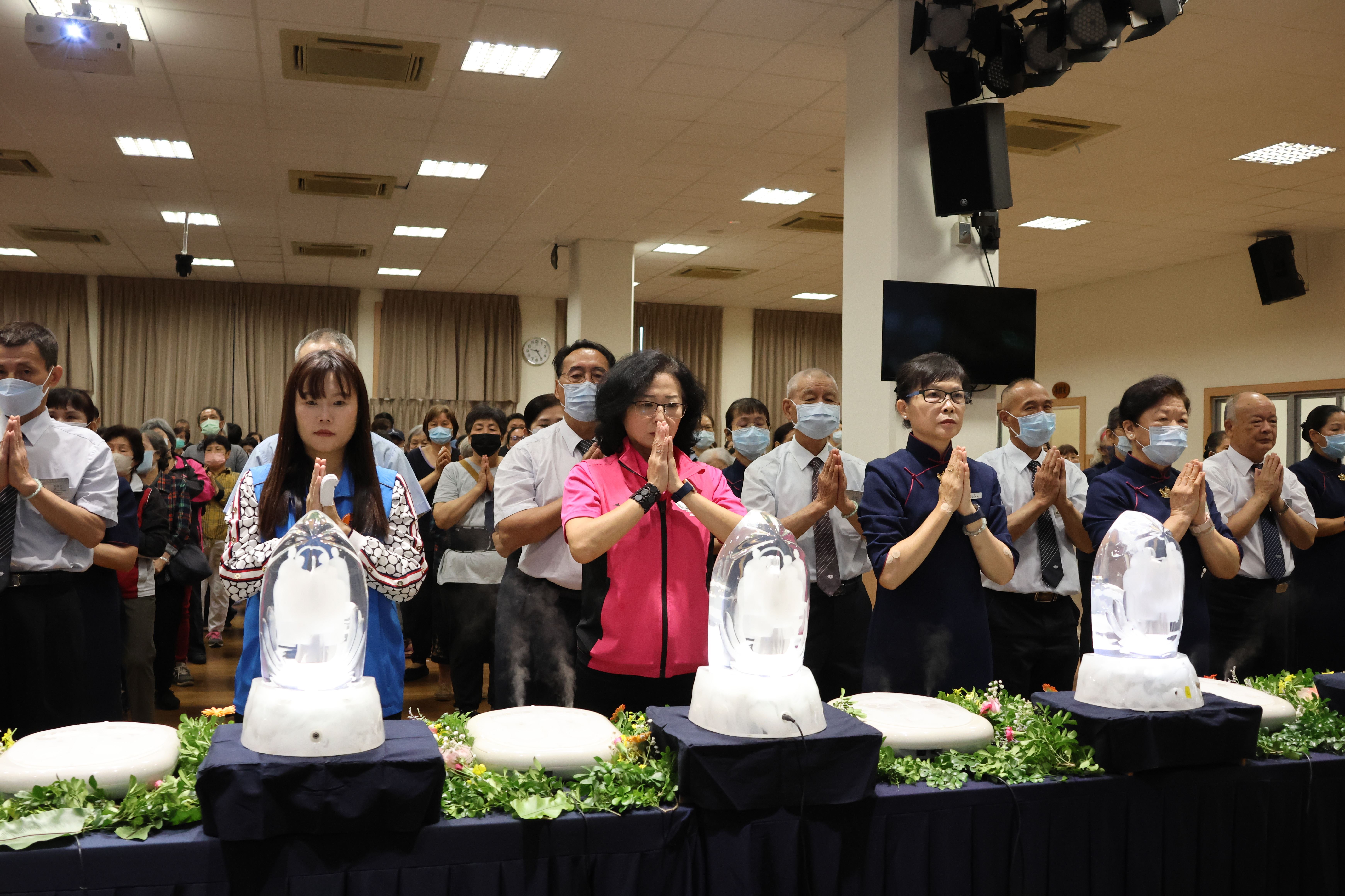 慈濟苗栗園區舉辦佛誕祈福「三節合一」浴佛典禮 副縣長感念佛恩