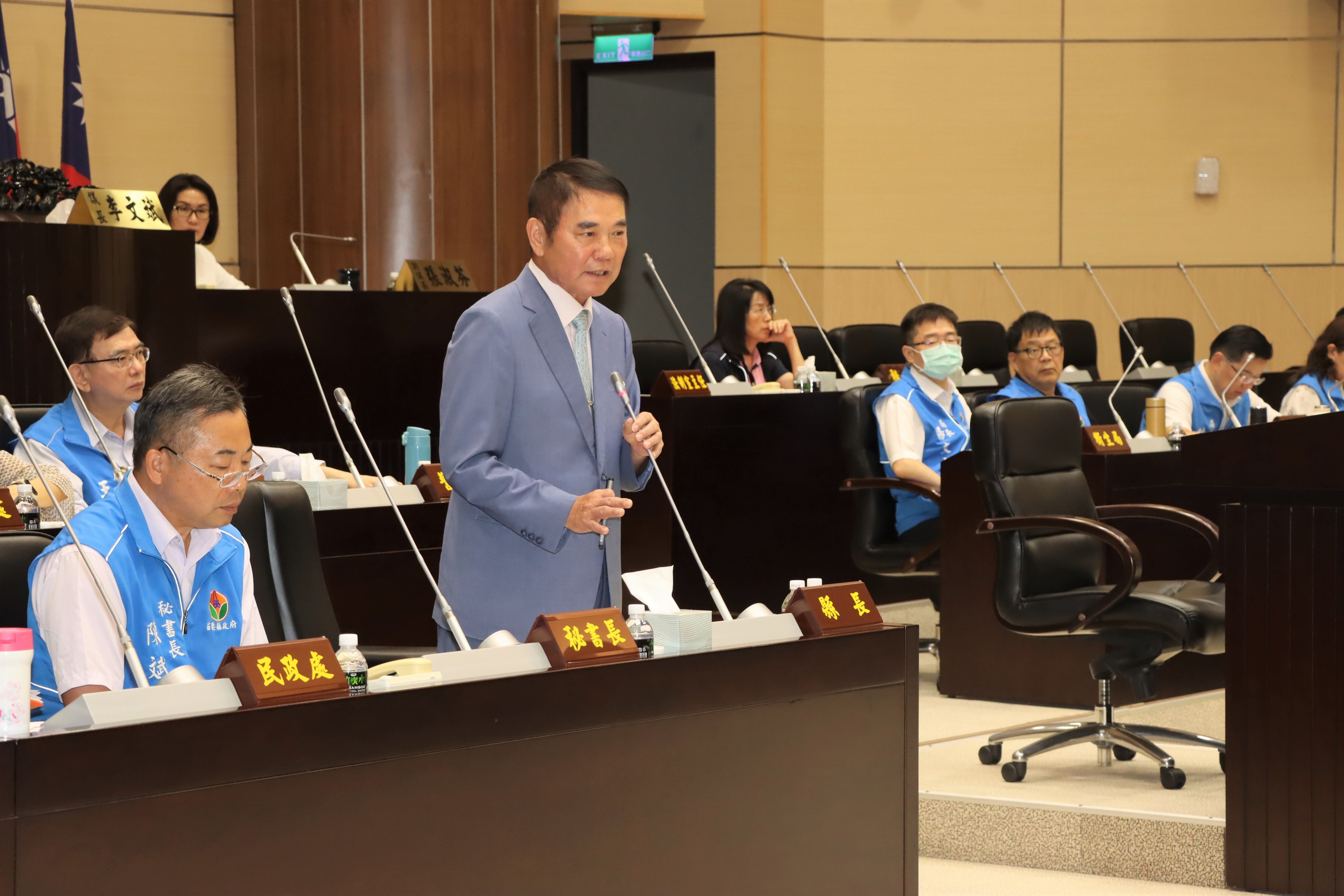 苗市為公路標線不明導致民眾接獲罰單縣長裁示繳回由縣府處理不能歸咎鄉親