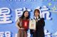 6縣府-縣長夫人頒發縣長獎給畢業生.JPG