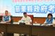 09縣府-縣長邊聽簡報邊閱覽書面資料DSC_2183.JPG