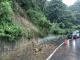 丹娜絲颱風尾帶來大雨    山區道路落石    苗警及時警戒籲用路人小心3