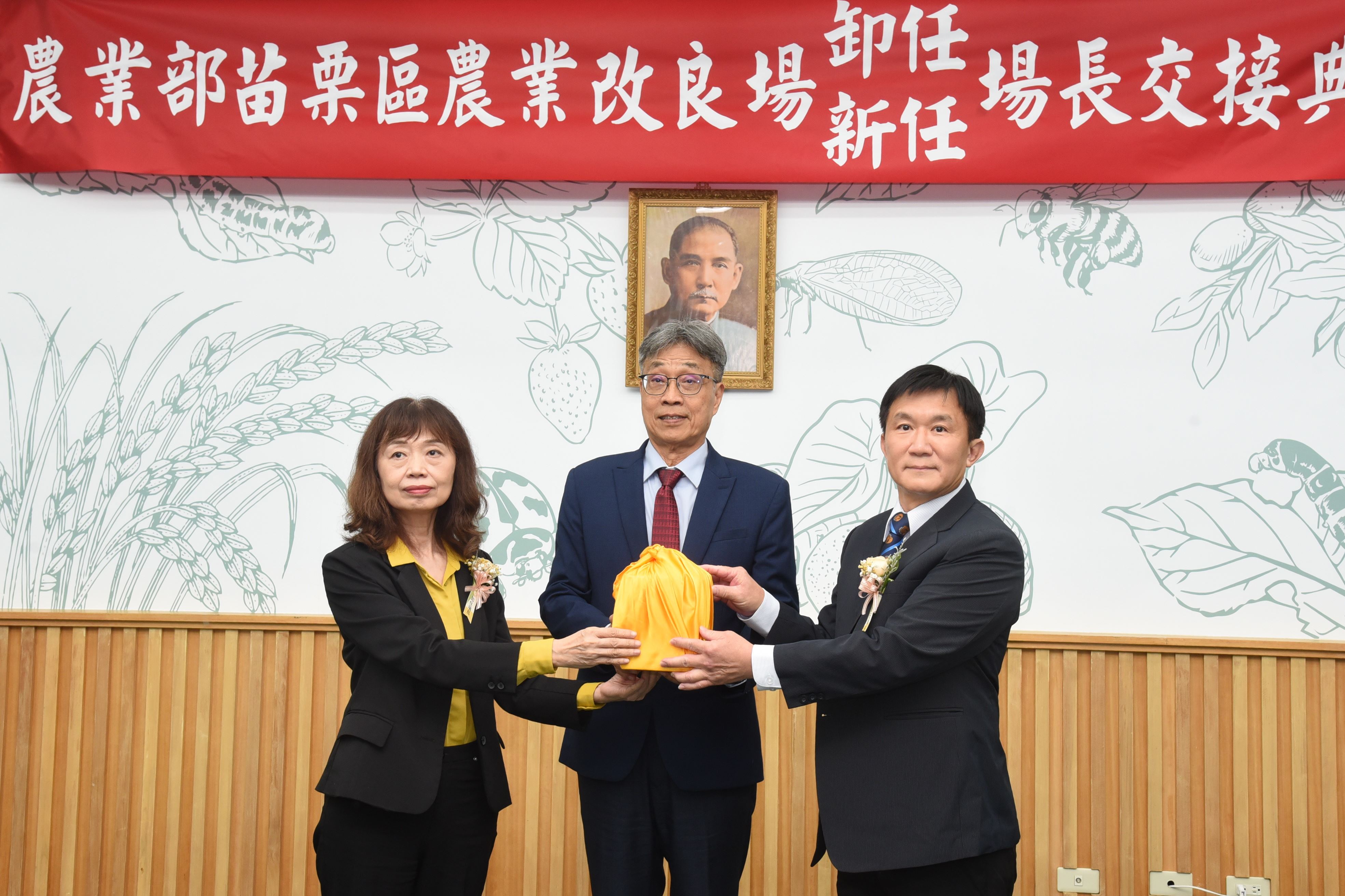 農改場新場長由施佳宏扶正　縣府秘書長感謝場方長期的支持