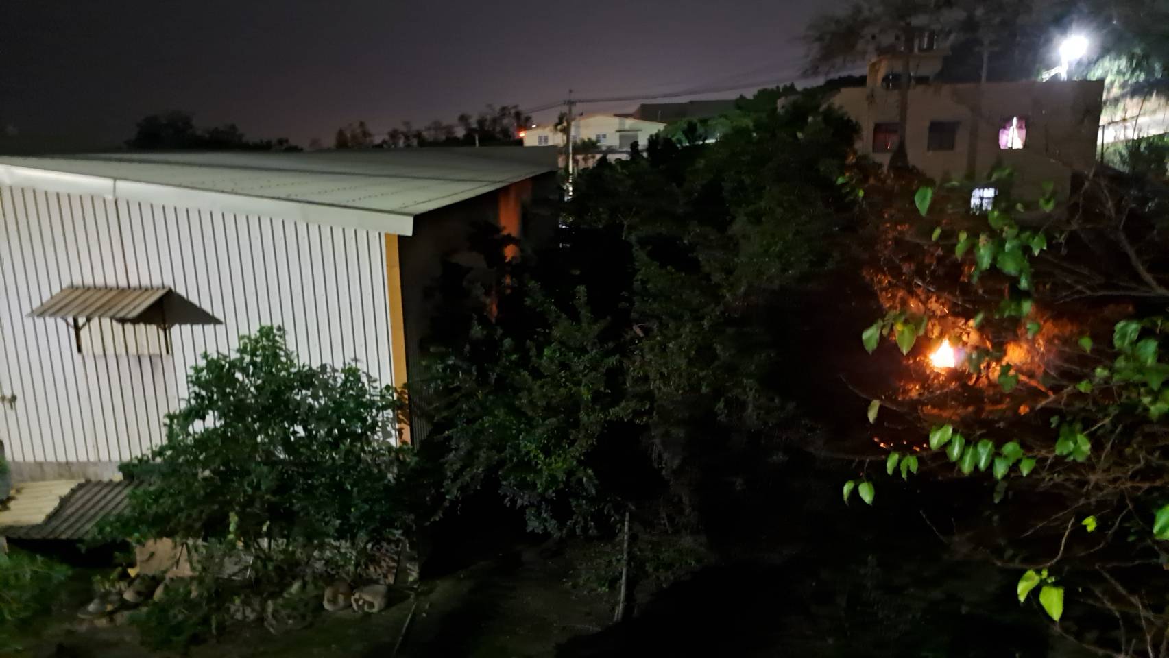 通霄消防分隊執行五南里雜草火警