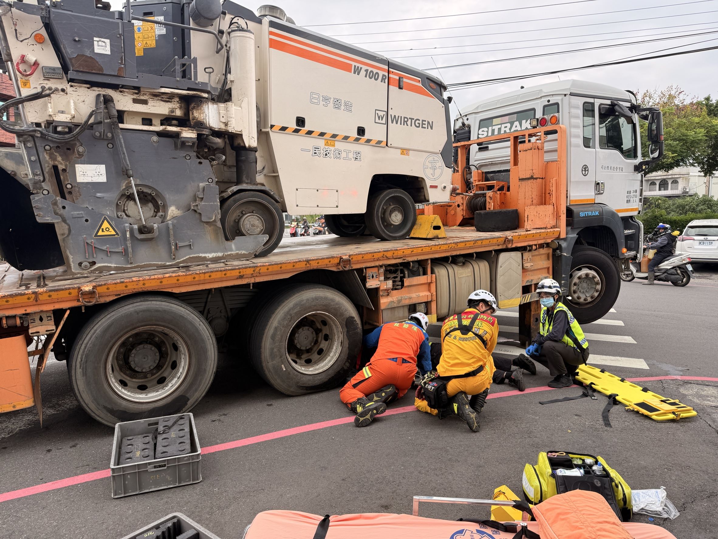 特搜分隊搶救頭屋鄉車禍受困老翁
