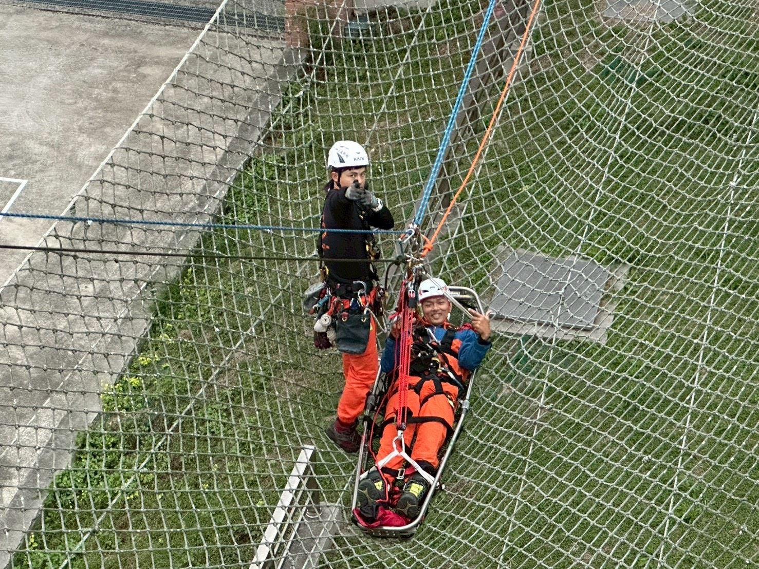 特搜分隊進行繩索跨域救援訓練強化跨域救援能量