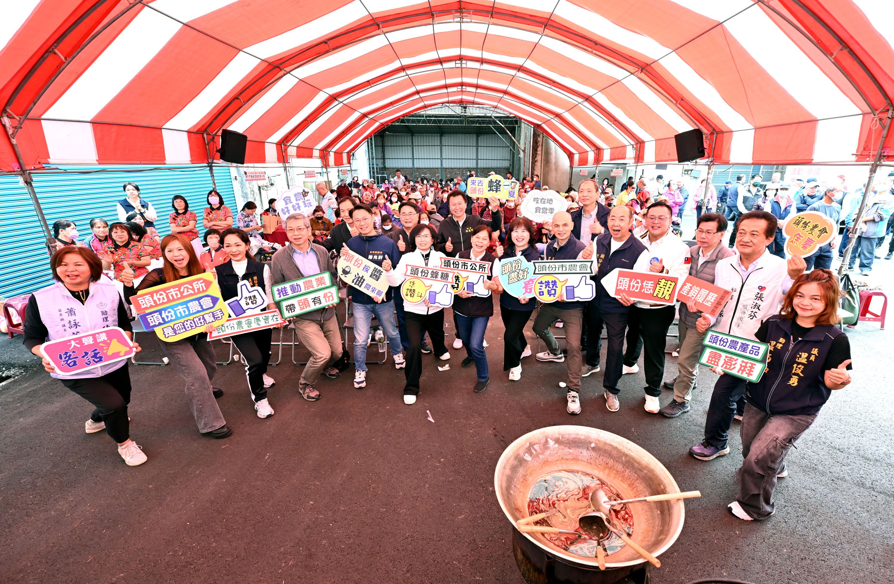 縣府6-副縣長行銷頭份農會「黑豆純釀薄鹽醬油」