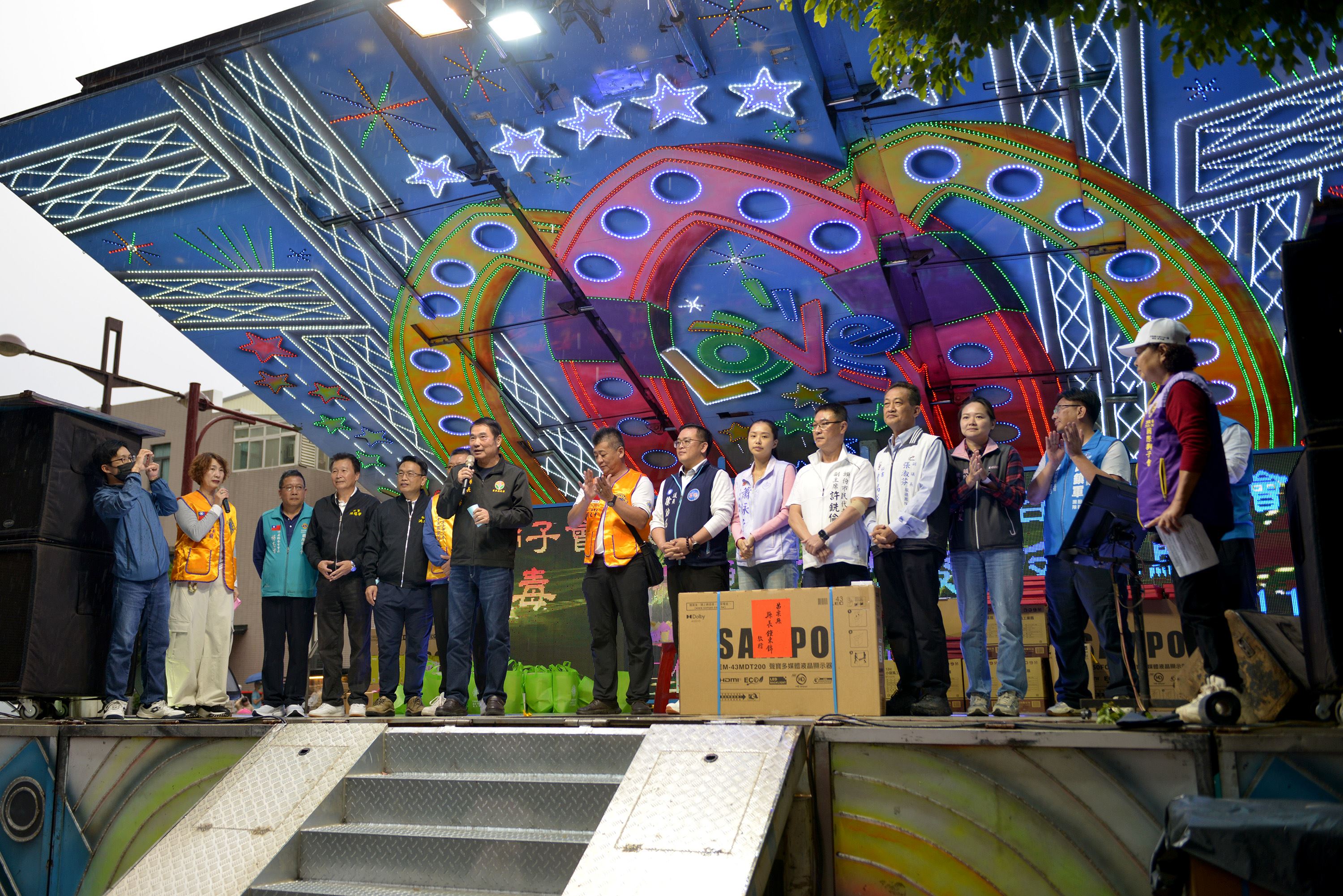 民間團體在頭份尚順舉辦「反毒、反飆車、反霸凌及捐血」活動