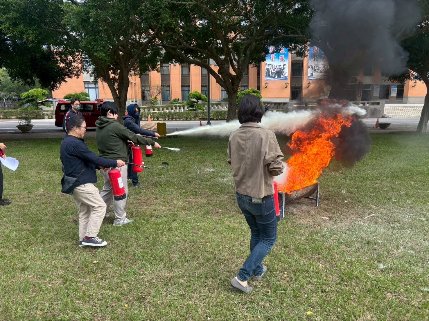 造橋打造防災學習環境，造橋消防隊到校推廣滅火器與 CPR 教育