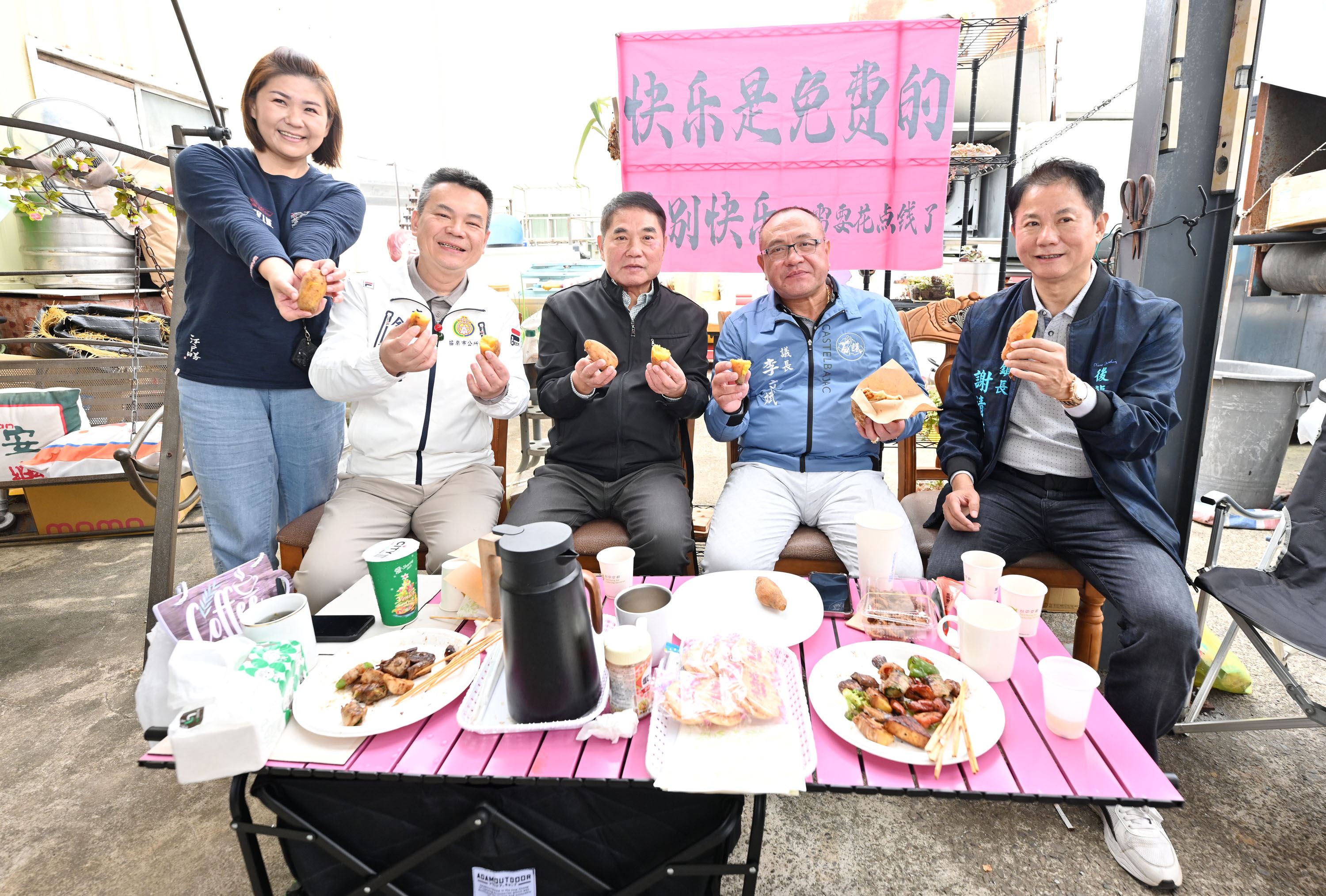 後龍鎮舉辦甘藷花生節及「焢窯」     縣長鍾東錦與上千鄉親同樂