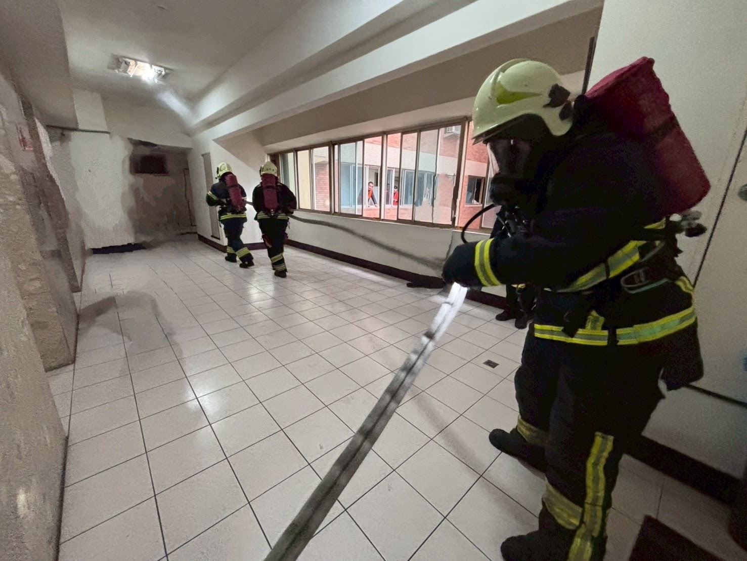 強化高樓火災應變能力 苗栗消防辦理香榭林園火災搶救演練