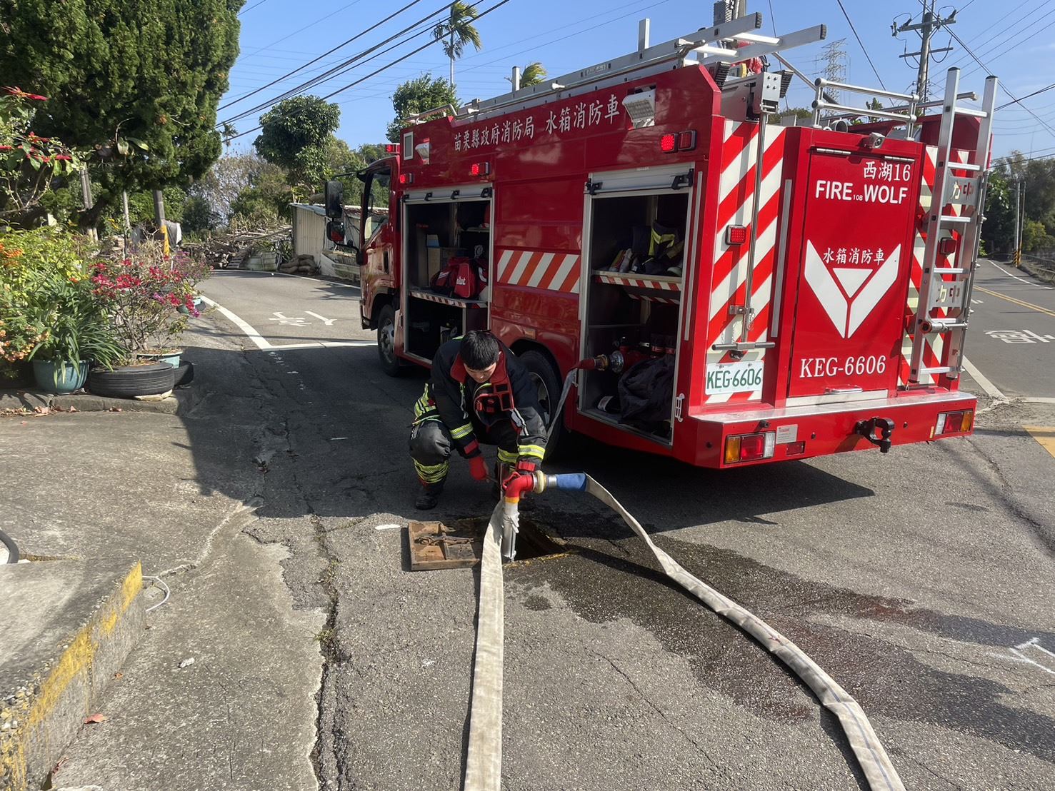 西湖消防分隊執行金獅村雜草火警
