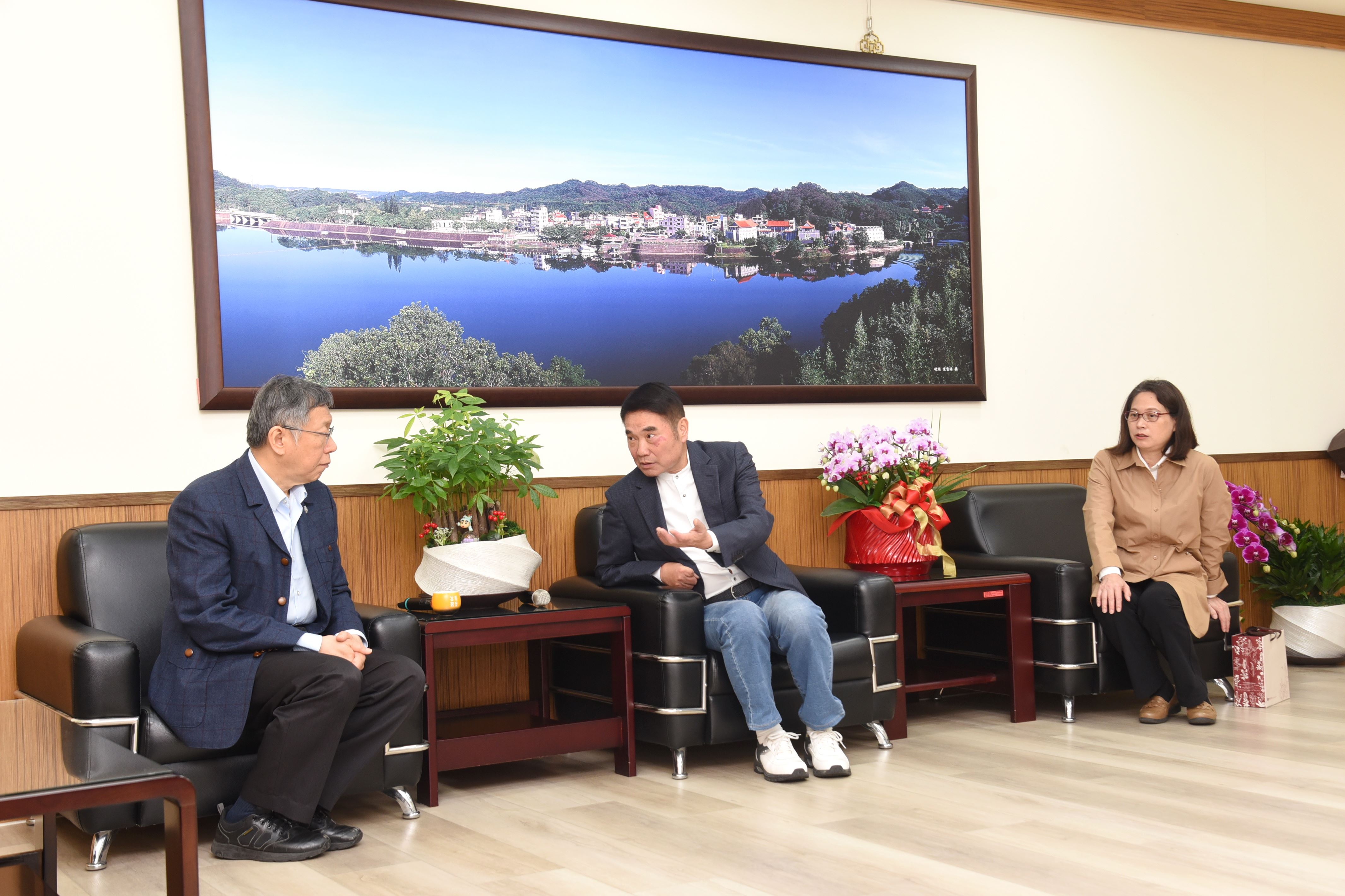 民眾黨創黨主席柯文哲拜會縣長　強調賴香伶絕對扮好副縣長角色