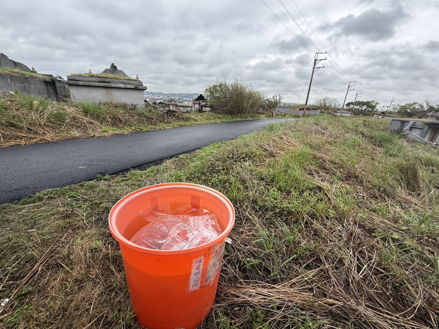 客家掃墓季展開　頭屋消防隊加強公墓巡邏警戒確保掃墓安全