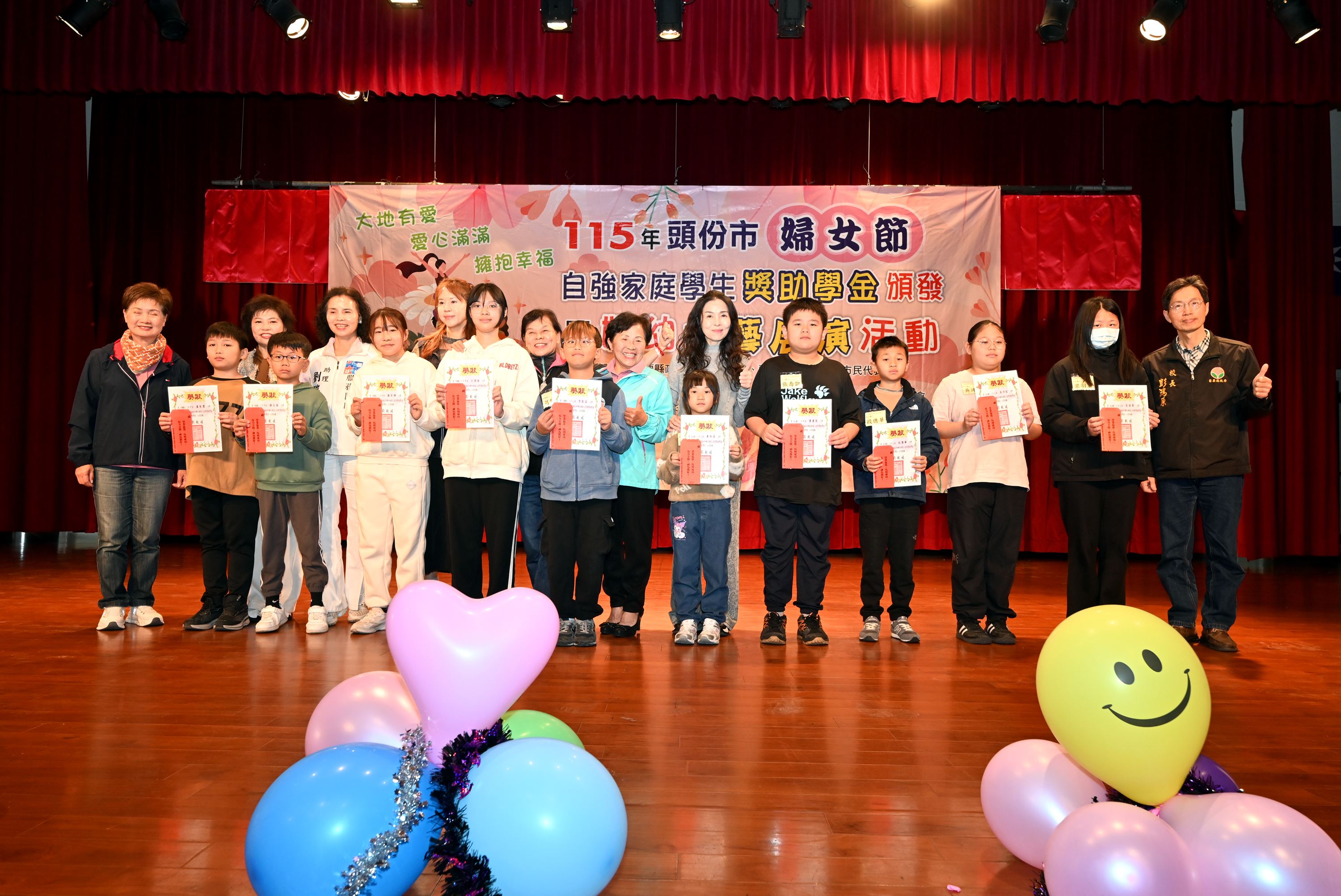 縣府3-縣長夫人陳美琦頒發獎助學金DSC_9213
