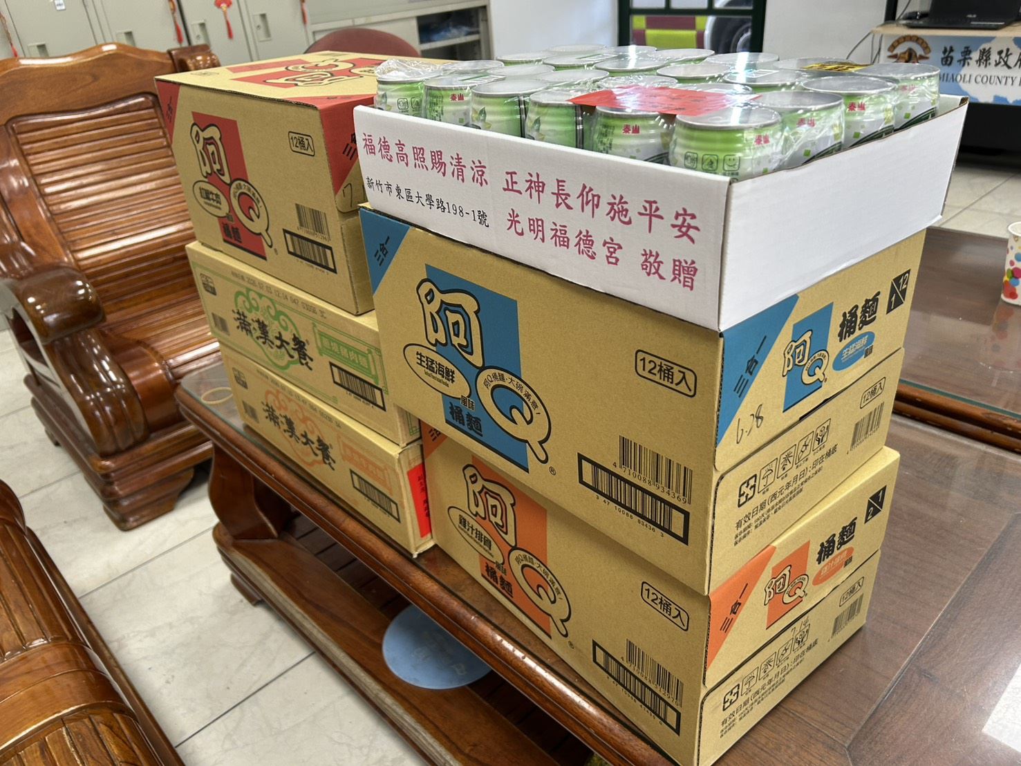 後龍鎮副主席暖心物資挺英雄，籲祭祖落實防火