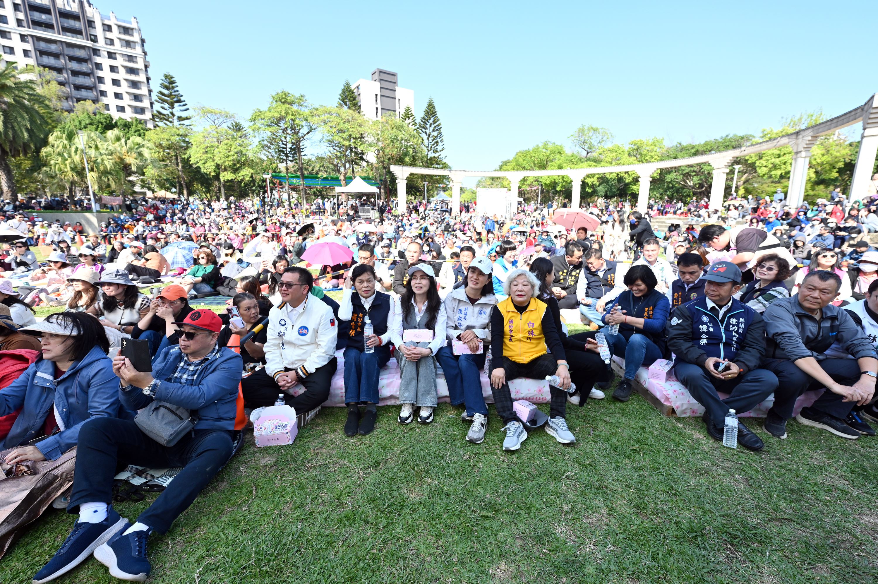 頭份市舉辦「民歌野餐音樂會」    縣長夫人陳美琦到場與鄉親同樂
