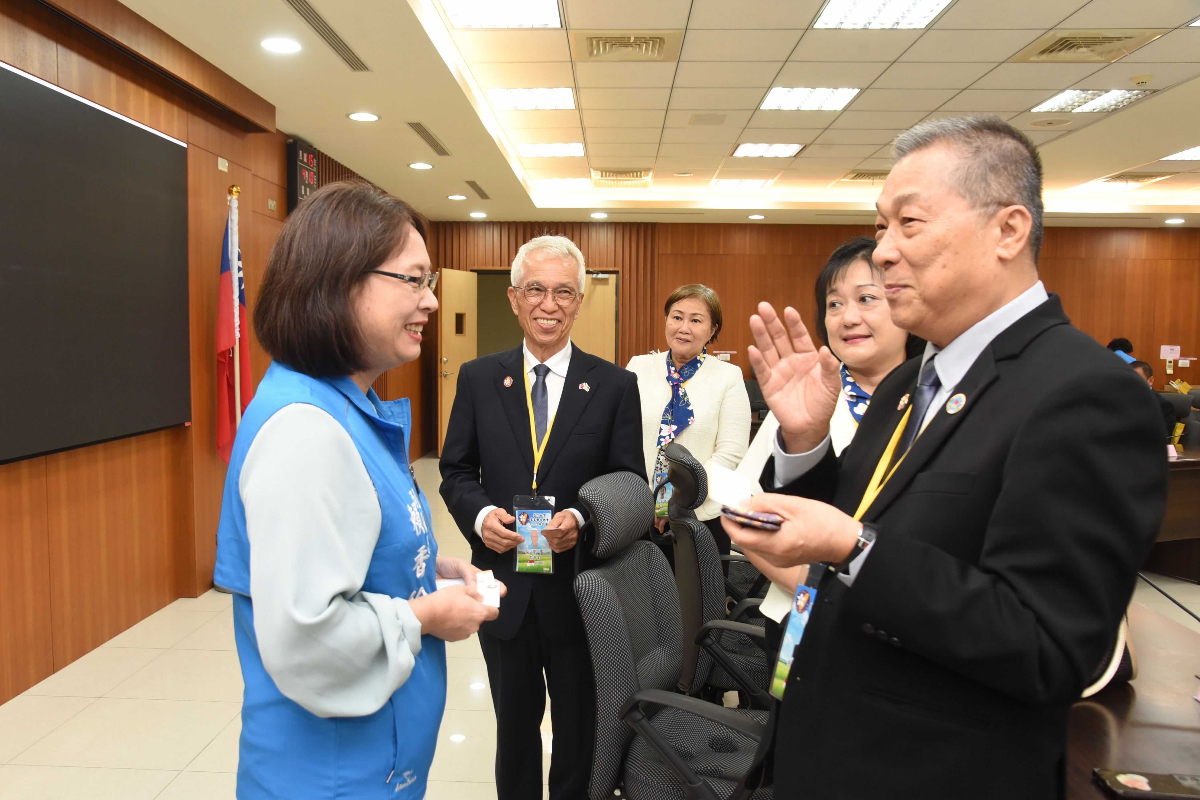 04縣府-副縣長賴香伶與總會長寒喧DSC_7659.JPG