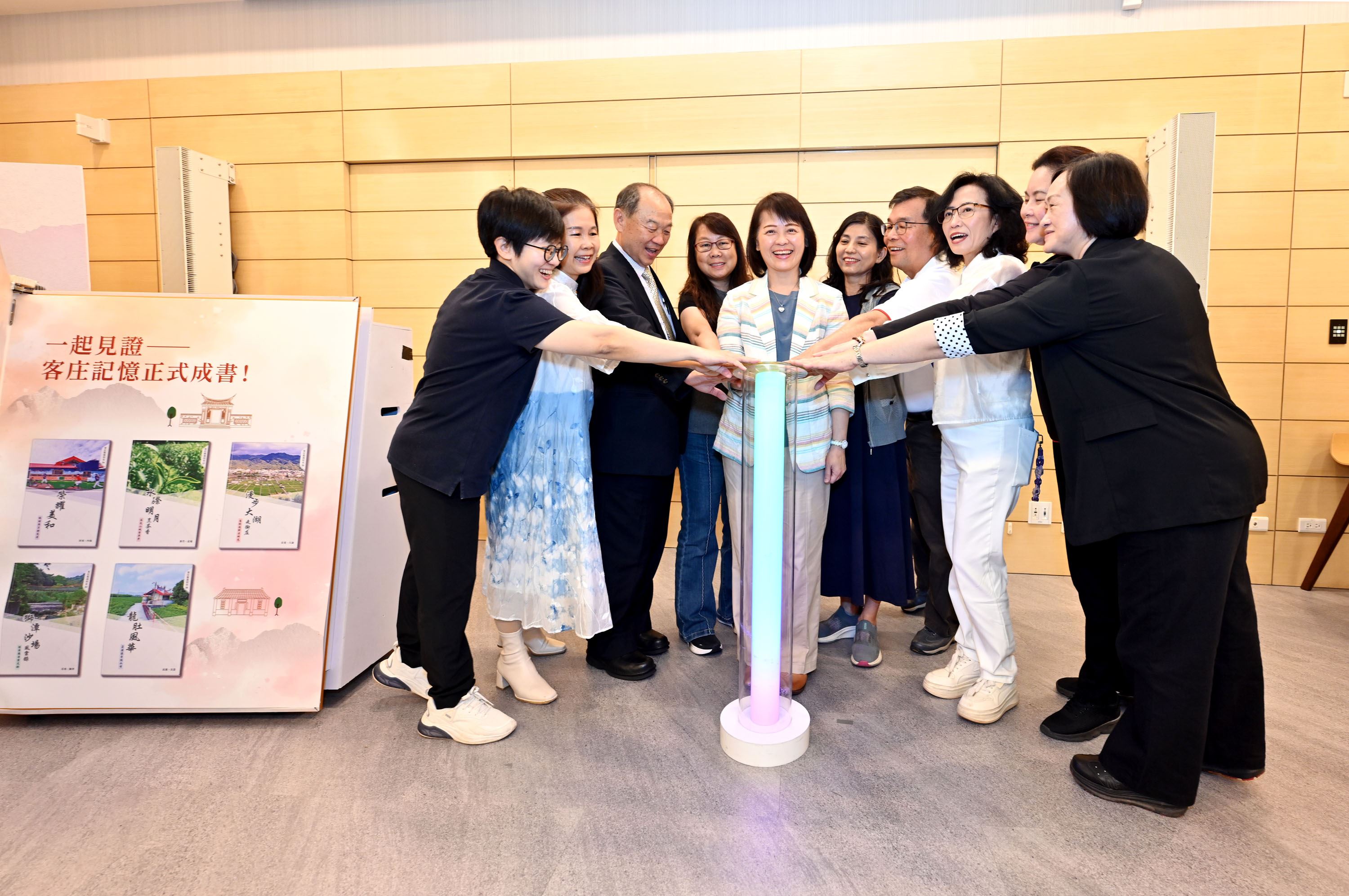 縣府1-客委會發表全國客庄村史第二期新書DSC_2558