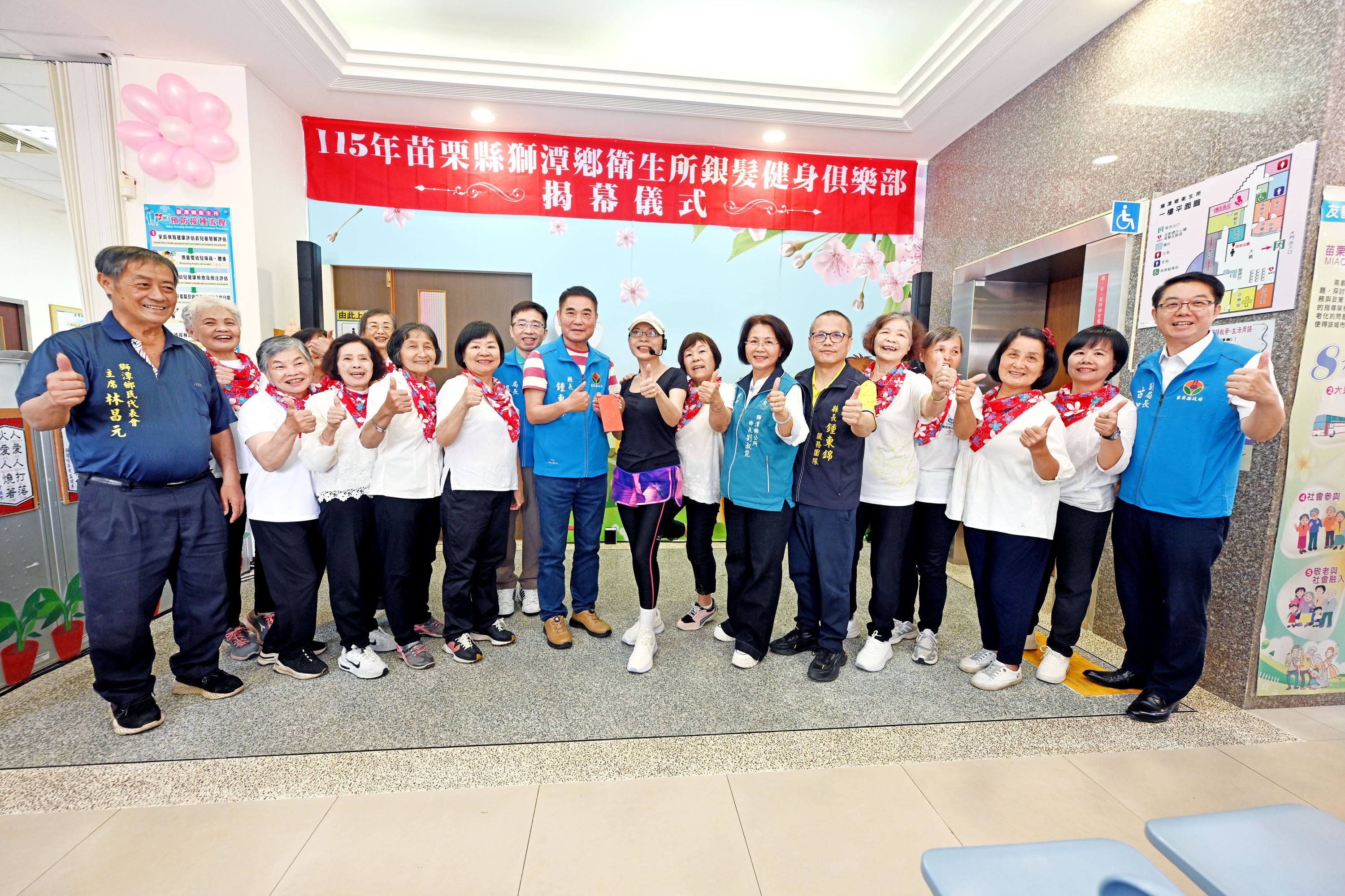 縣府8-縣長頒發獎金肯定長輩們的表演DSC_2792