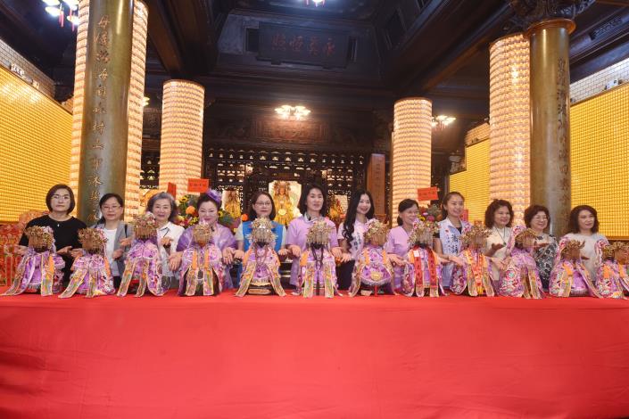 01縣府-12尊媽祖婆更換新聖袍DSC_1155.JPG