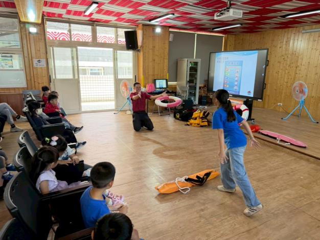 夏日戲水安全第一！苗栗泰安消防前進清安國小，傳授「救溺五步」保命訣