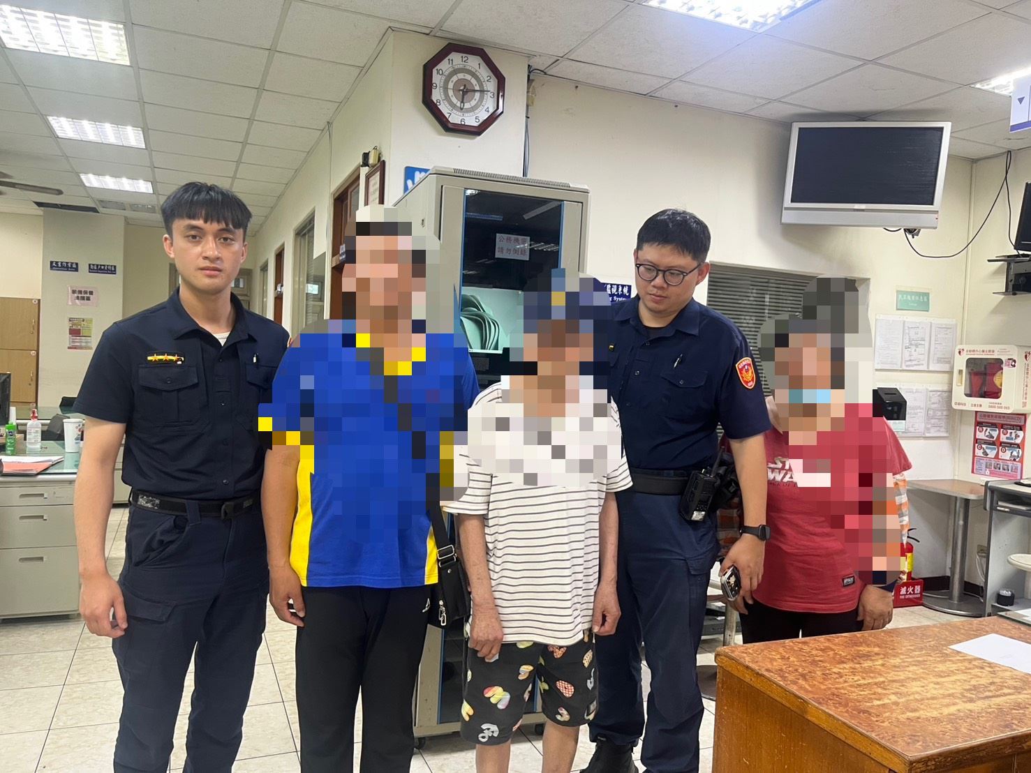 老翁外出散步迷途 苗警即時協助返家