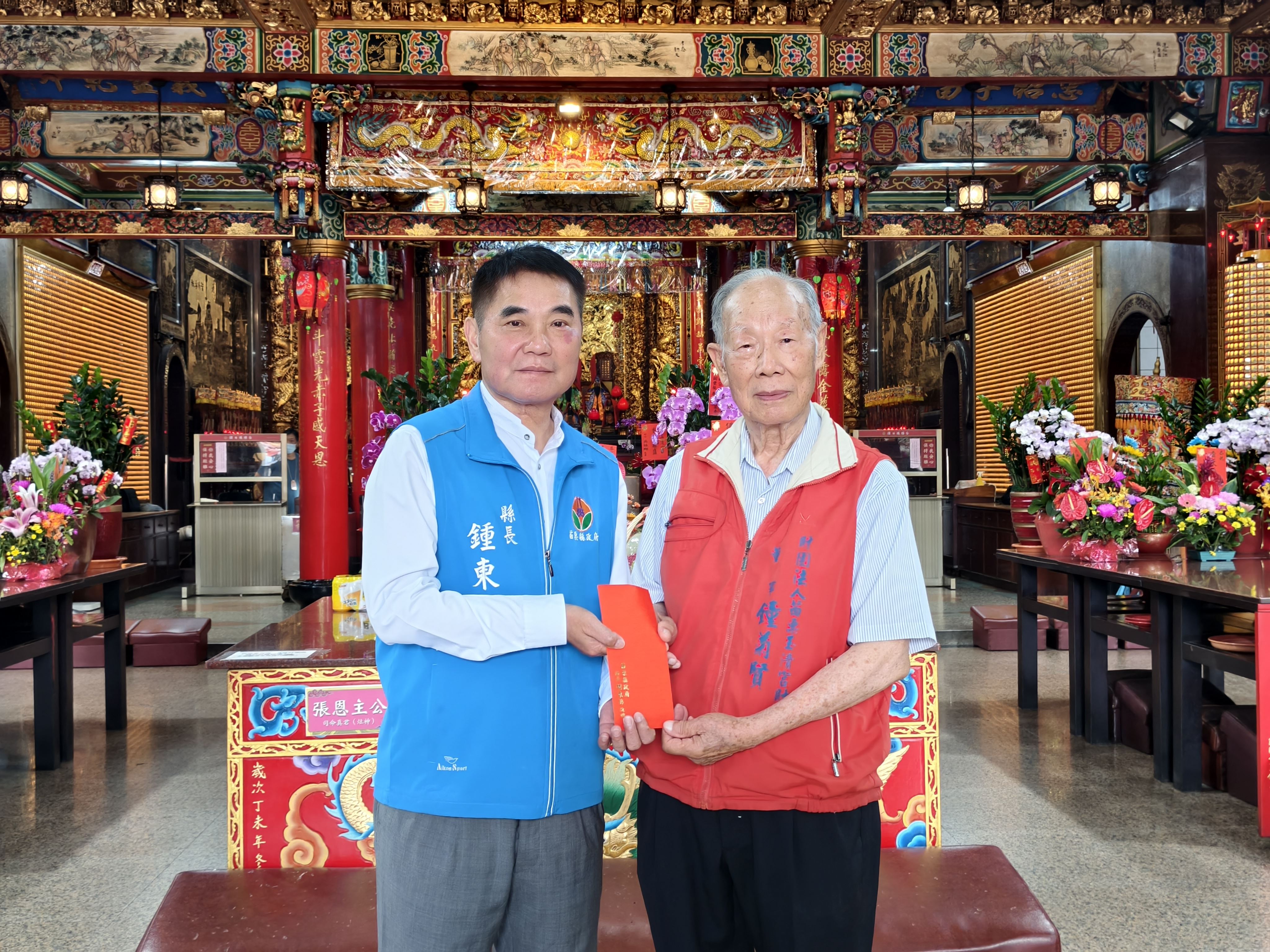 2縣府-縣長在水利節前夕至玉清宮參拜祈福