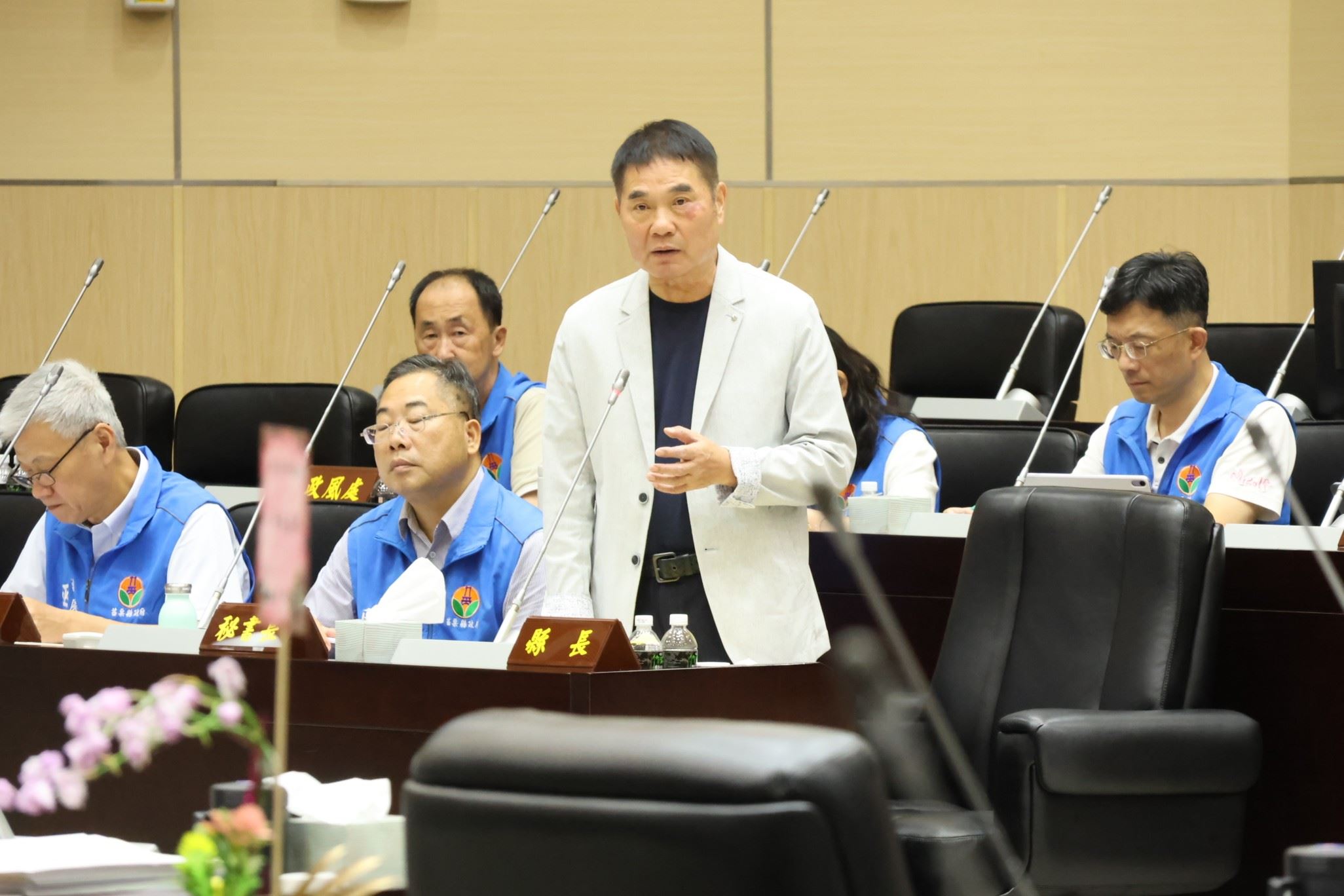 楊恭林鄭聚然黃芳椿總質詢 縣長強調敬老愛心卡試辦後檢討使用範圍