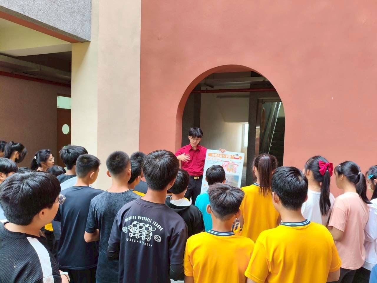三義分隊前往僑成國小辦理防火防溺宣導