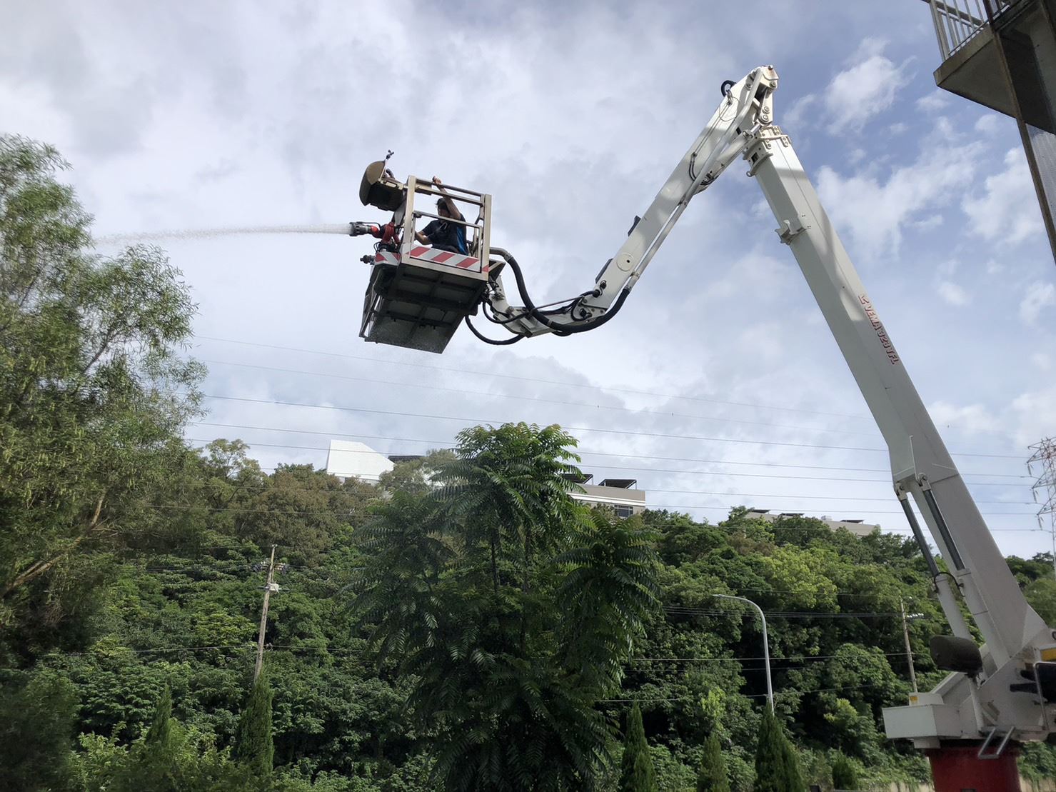三義分隊強化救災能量實施雲梯車操作訓練