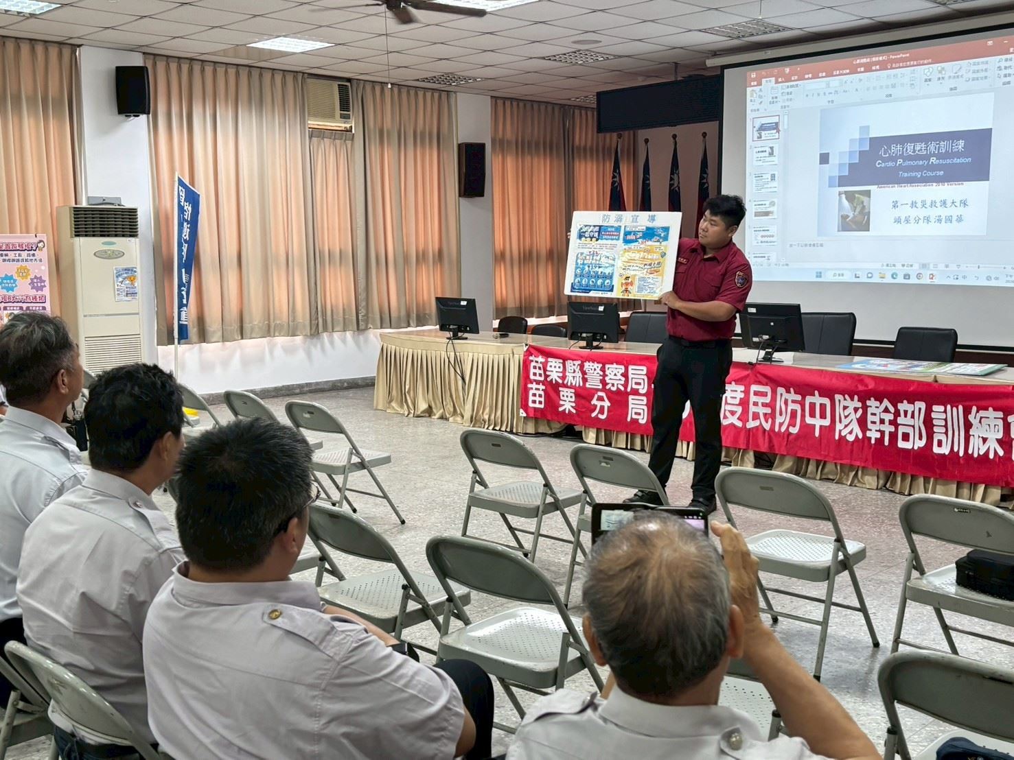 頭屋分隊前進苗栗分局辦理救護宣導強化員警防溺與緊急救護應變能力