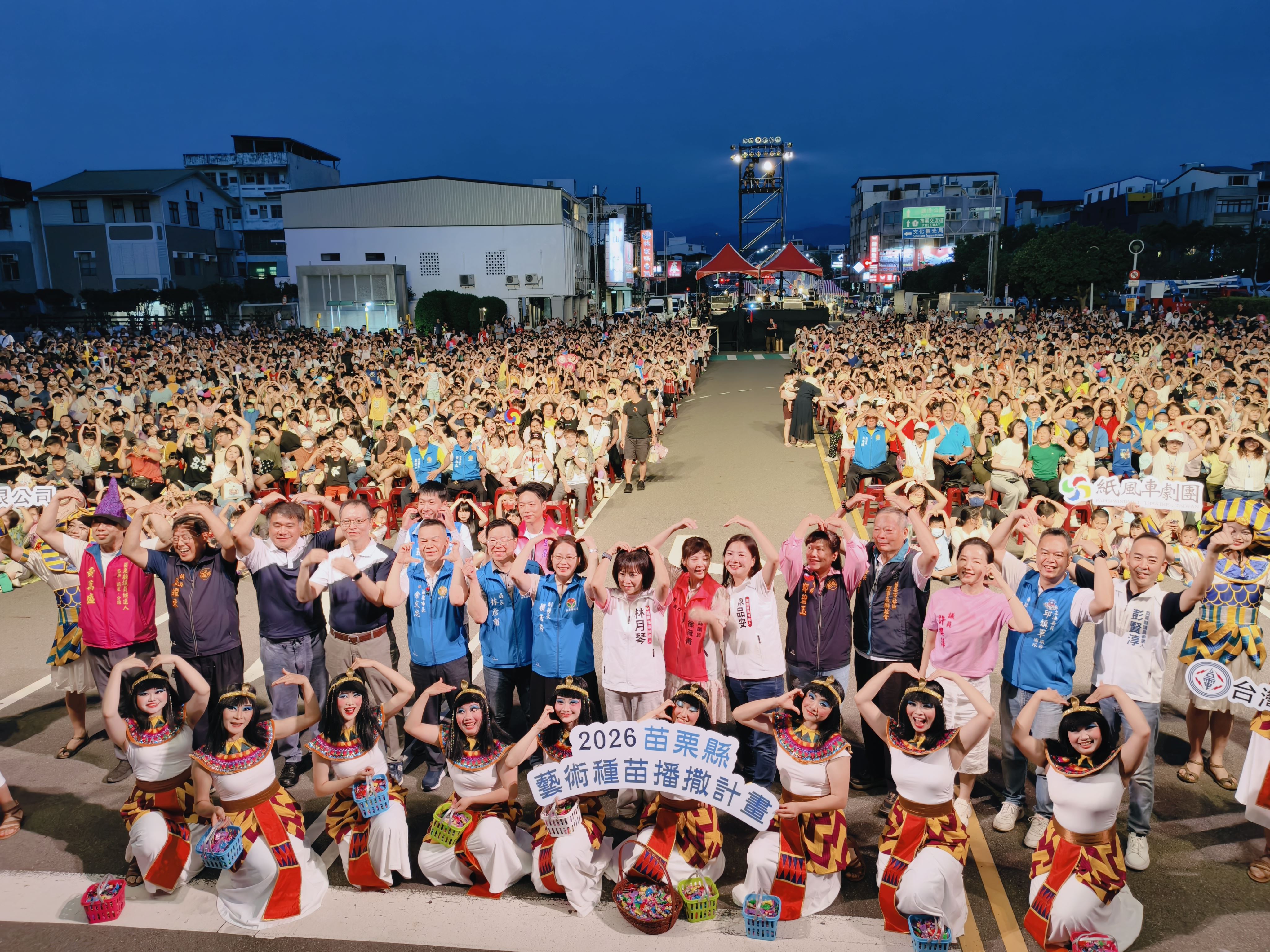 紙風車劇團今晚縣府廣場首演 帶您《巫頂看世界》