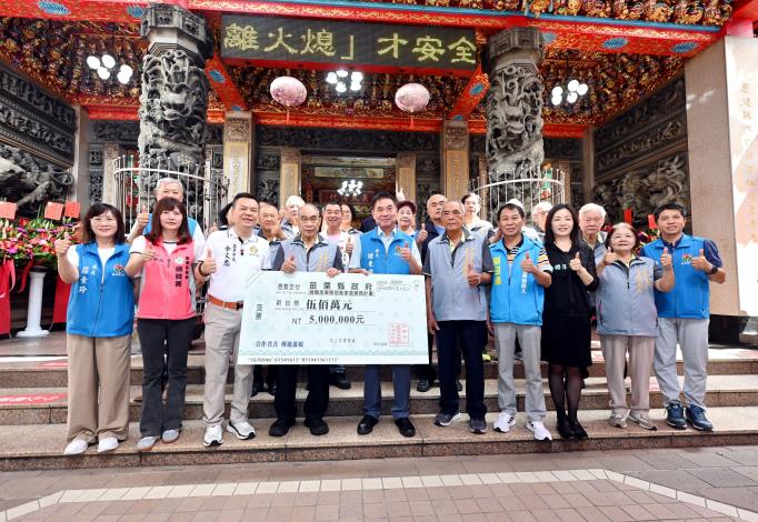 縣府1-苗栗玉清宮捐贈500萬元給縣府    挹注弱勢家庭服務及長照醫療資源DSC_9964