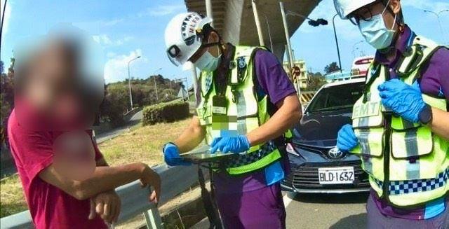 老翁誤闖西濱快速道路　通霄警即時救援