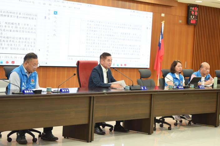 01縣府-縣長主持縣務會議並聽取簡報DSC_5694.JPG