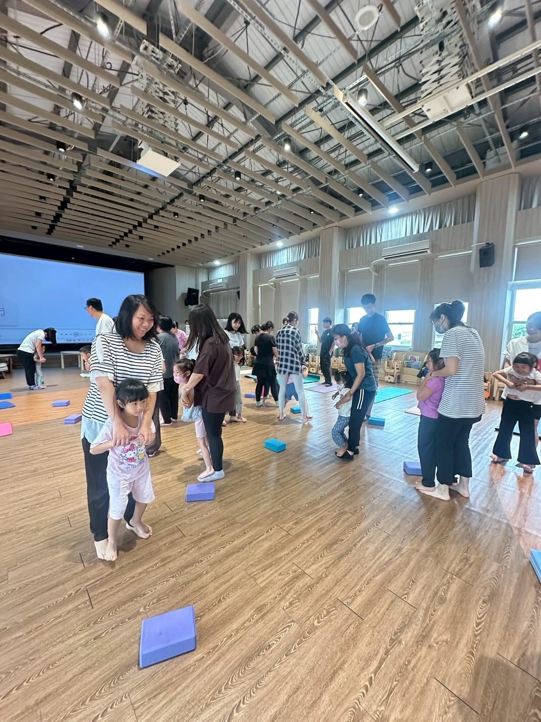 苗栗縣社區教保資源中心 「親子瑜珈活動」活動圓滿成功 促進親子互動與身心健康
