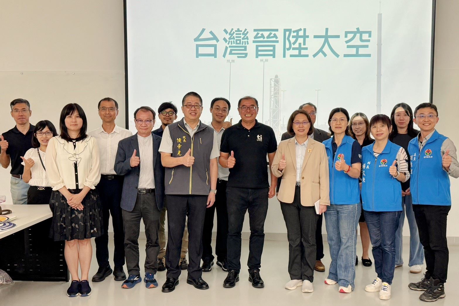 苗栗縣府攜手聯合大學參訪台灣晉陞公司　啟動產訓研合作交流共育在地人才