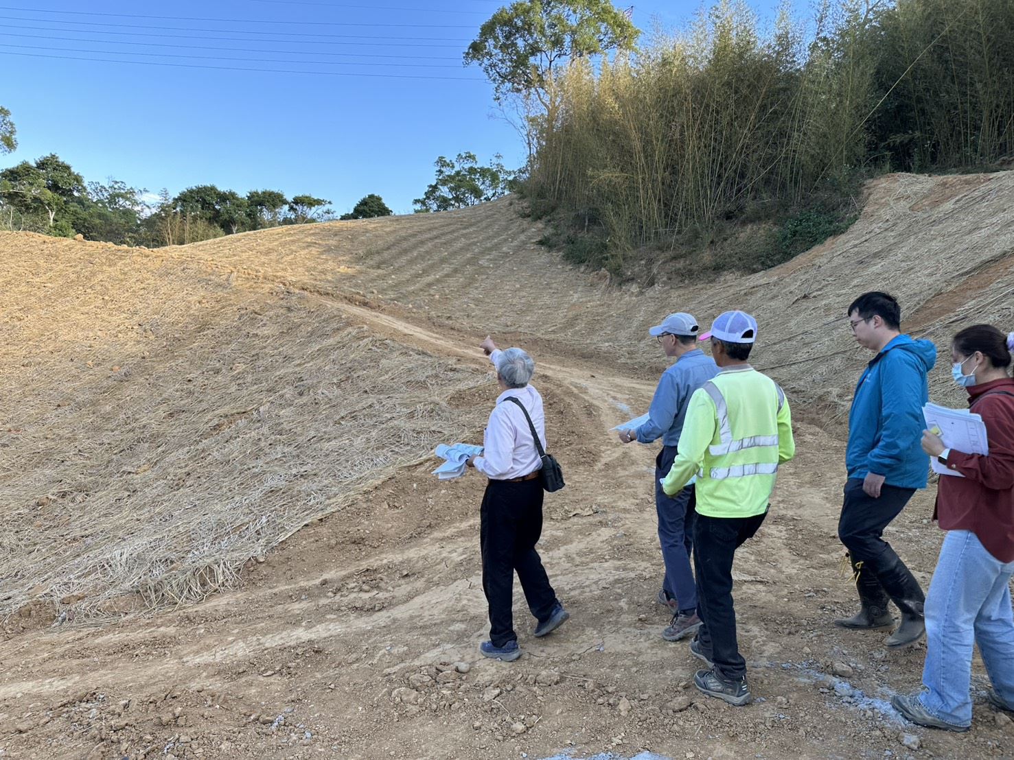 ［銅鑼鄉竹森村太陽光電發電設施工程  縣府說明：現階段為水土保持工程］