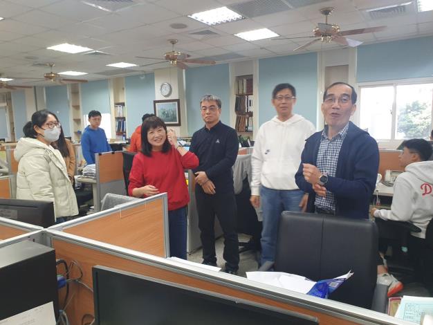 【春節將至 主任向同仁拜早年115.2.13】