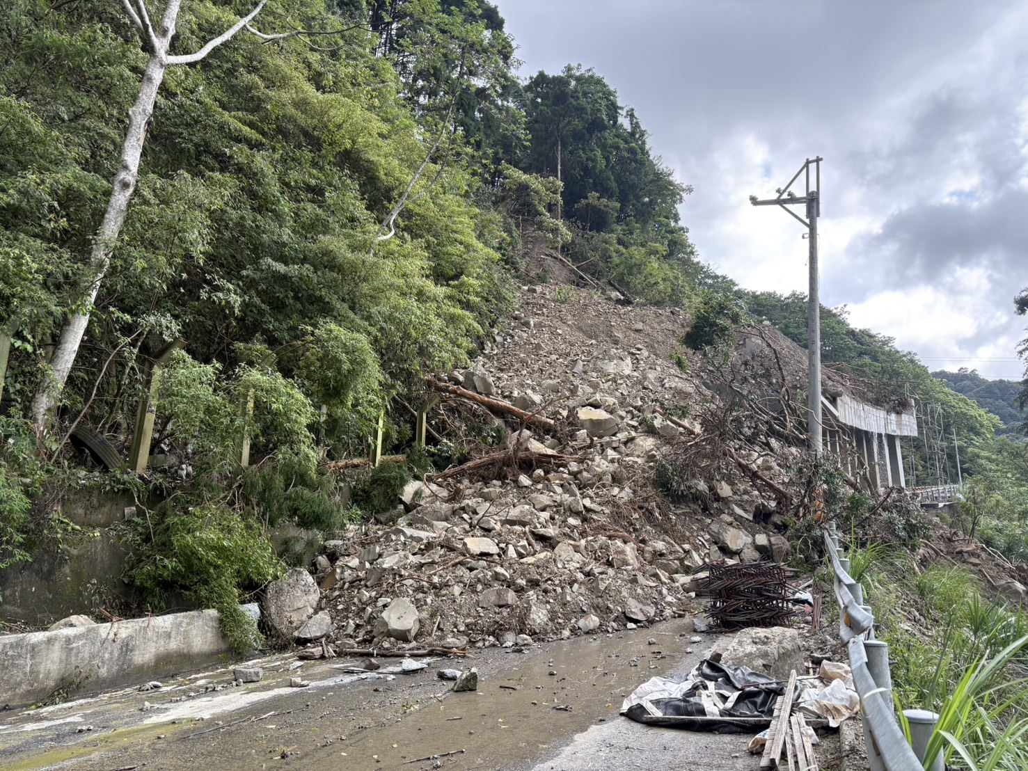 「南庄鄉清卦聯絡道2K+800處災害復建工程」封路時間延長至115年11月30日，敬請民眾改道。