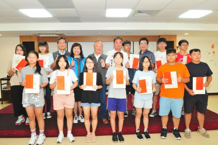 @1頒發109年度消防及義消同仁子女學業優異獎學金